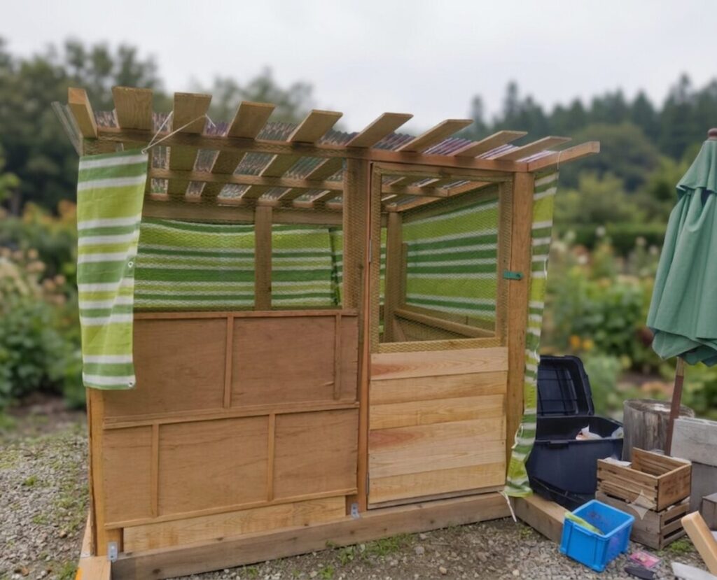 鶏小屋 完成 扉を取り付けて完成した様子
